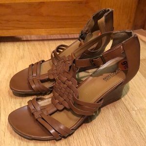 Kenneth Cole Reaction Wedge